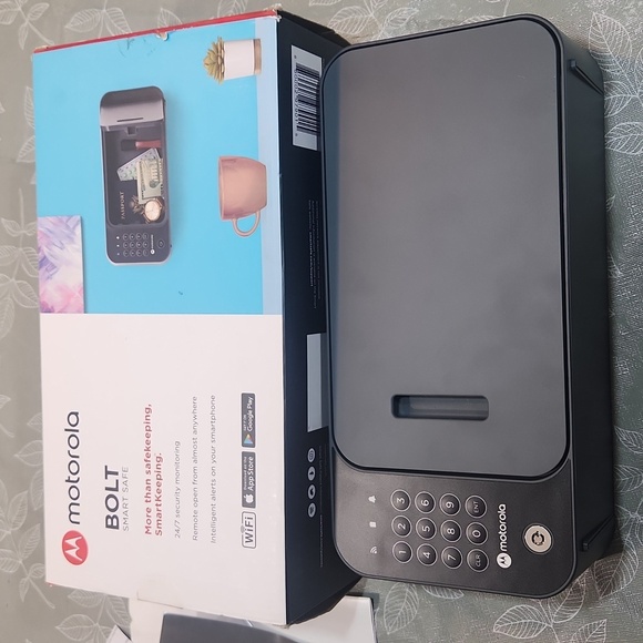 Motorola Bolt Smart Safe - Picture 1 of 8